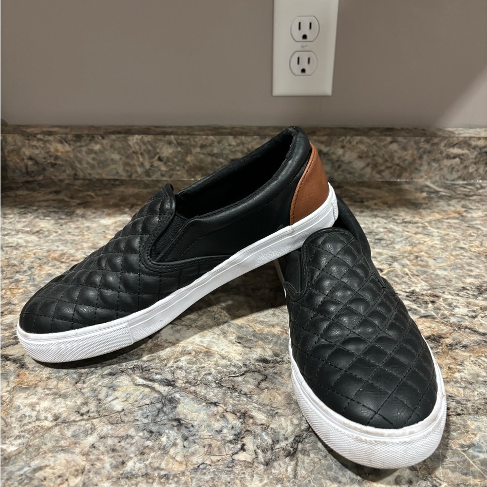 Women’s black shoes